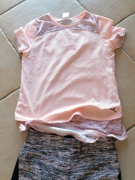 Conjunto de desporto t-shirt e leggings