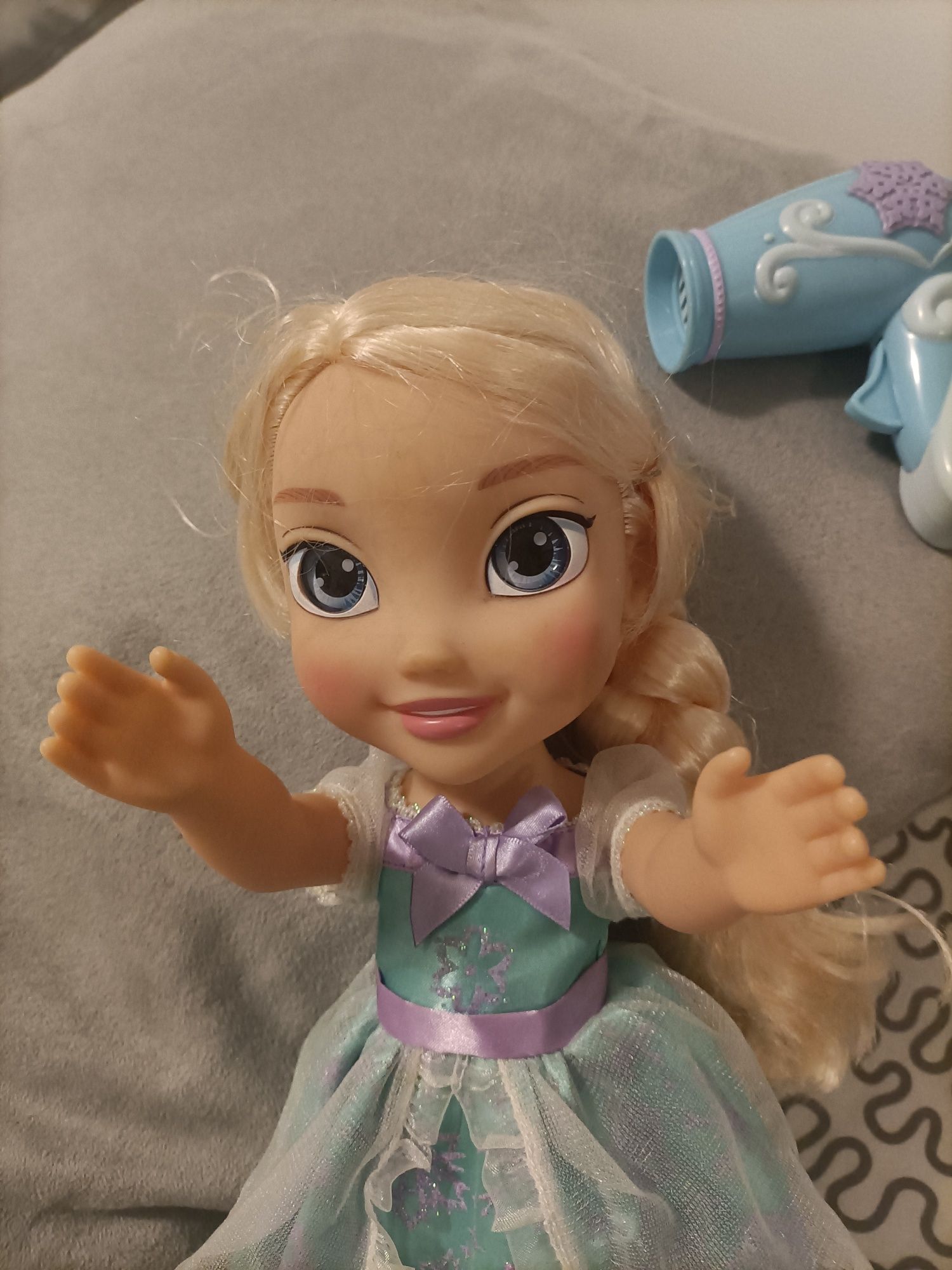 Boneca Elsa da Frozen / como nova.