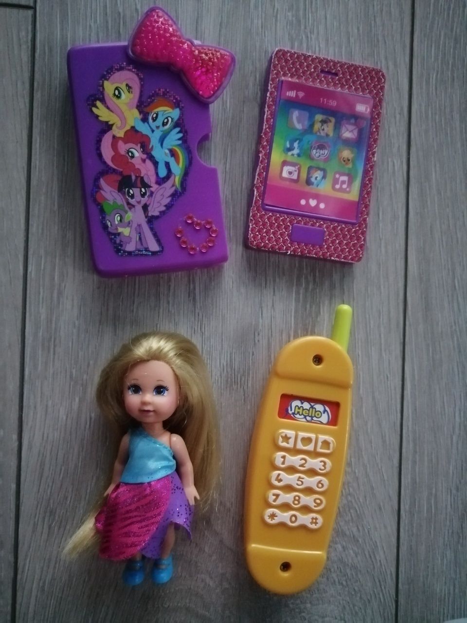 Zestaw zabawek: lalka, telefon, komórka z etui My Little Pony