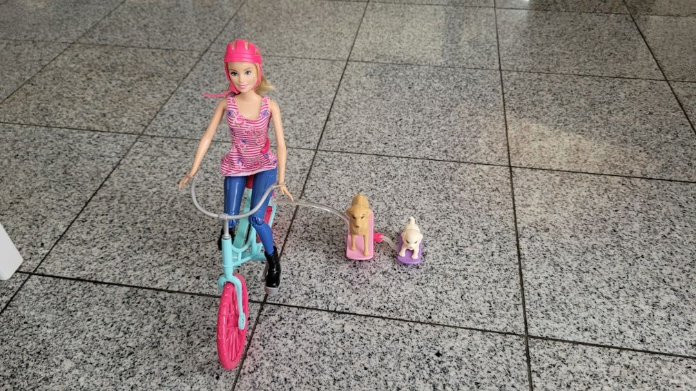 Zestaw Barbie na rowerze z pieskami