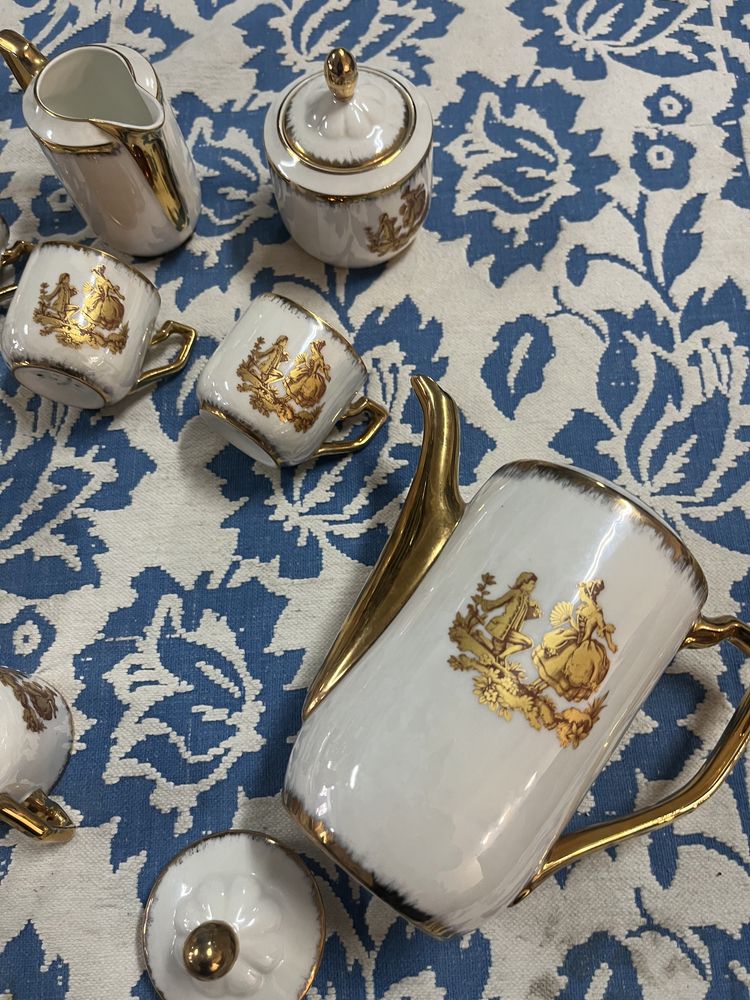 Raro é maravilhoso serviço de café em porcelana da S.P. Coimbra