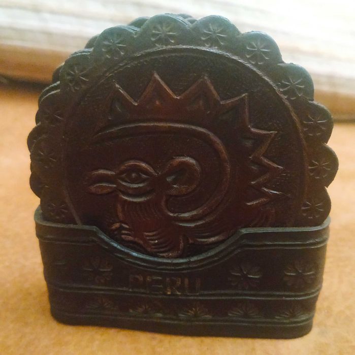 Vários acessórios e peças decorativas rústicas de cozinha e refeição