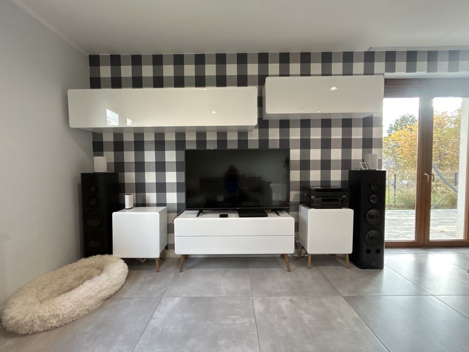 Meble do salonu biale polysk polki szuflady