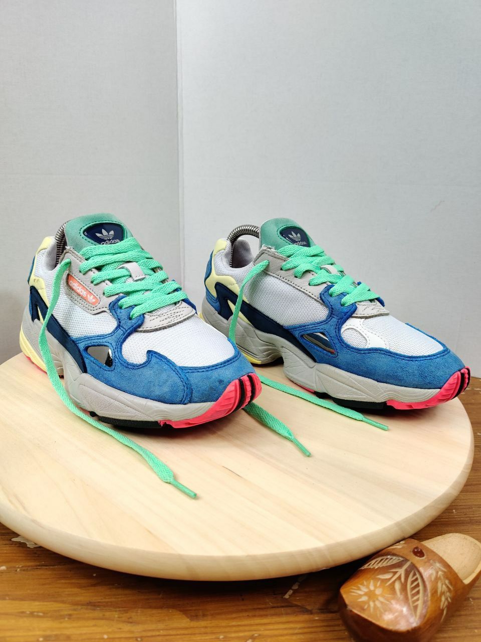 Buty r.36 Adidas Falcon BB9174 damskie zamszowe