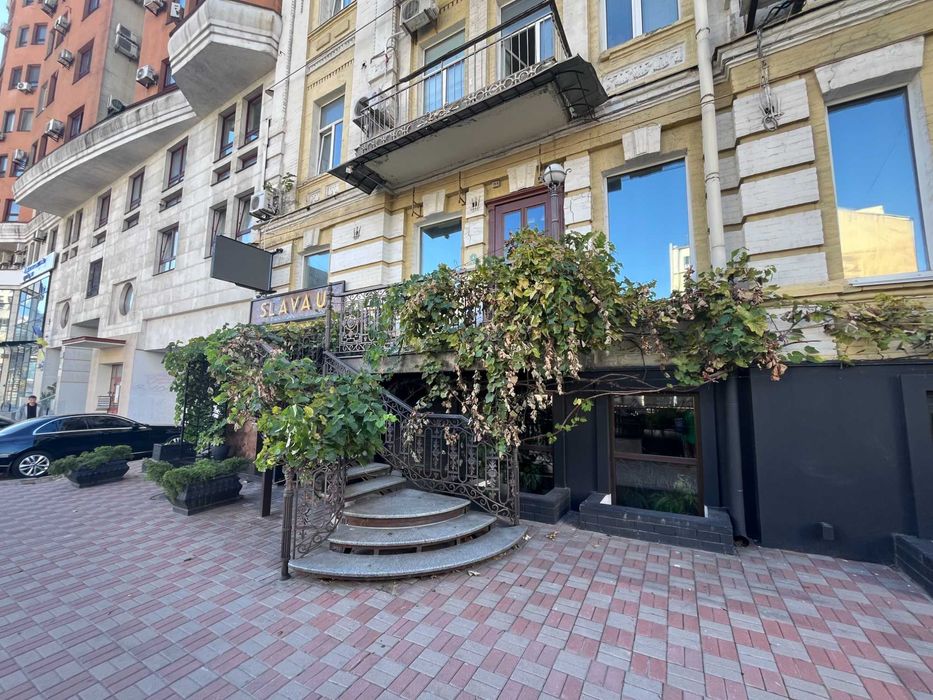 Оренда ФАСАДНОГО  приміщення 140 м., окремий вхід, Саксаганського13/42