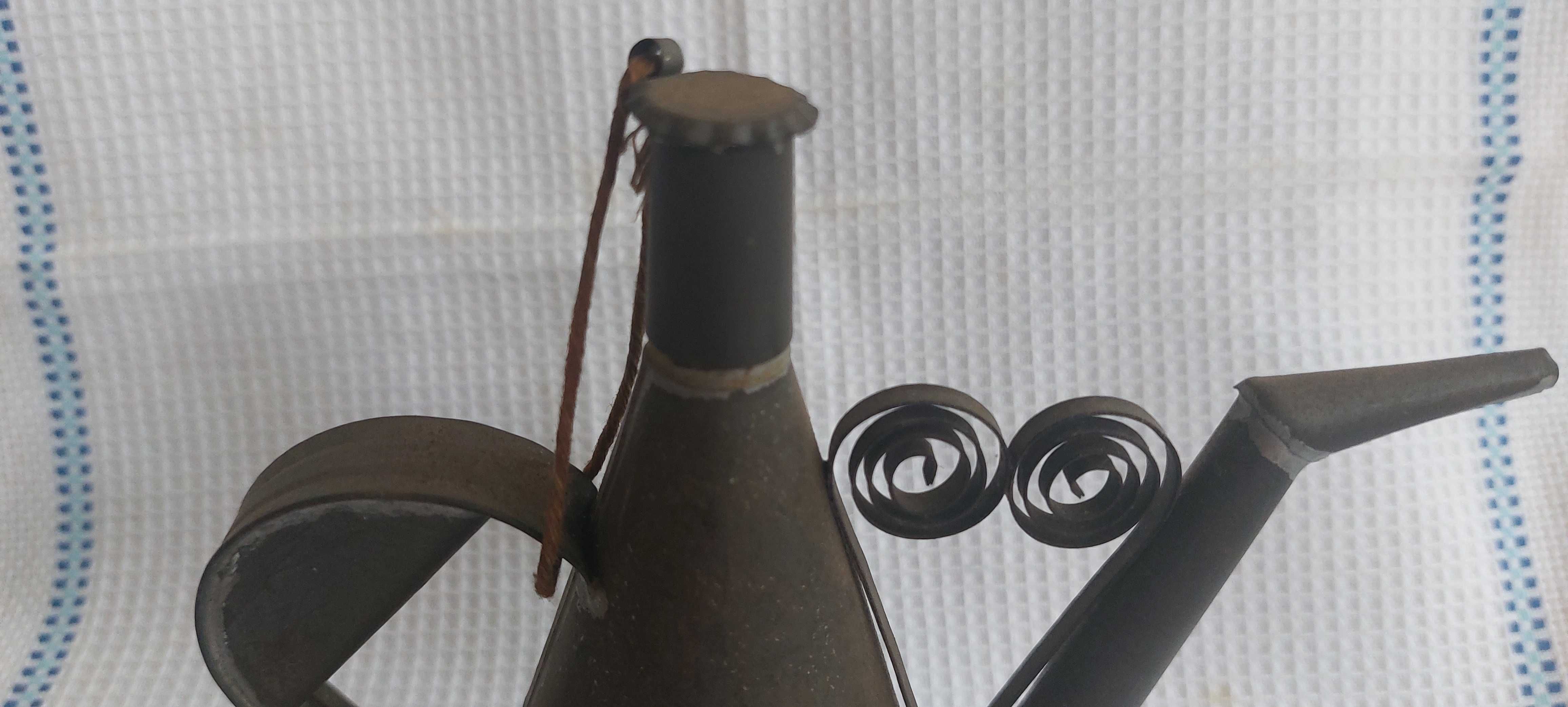 Almotolia antiga folha de flandres, completa
