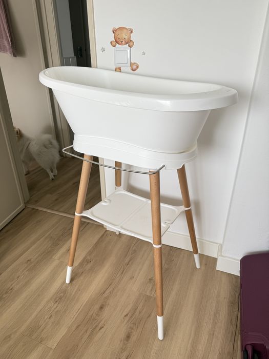 Berço de nenem + comoda + banheira