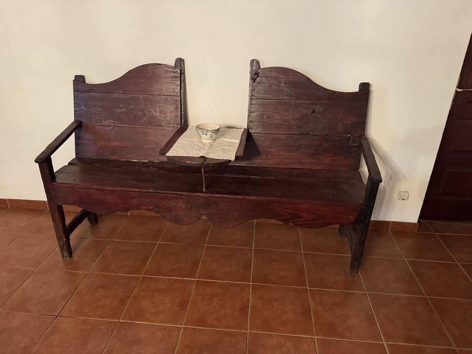 Vendo arcas antigas preguiceiro e lavatorios e camas ferro antigas