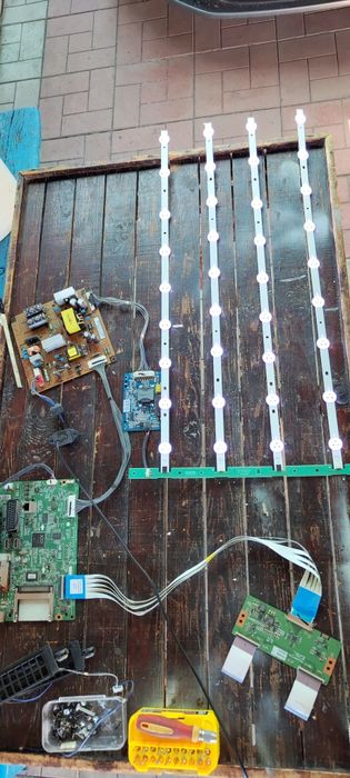 Запчастини з телевізора LG 32LS340T. LED підсвідка, динаміки та інше