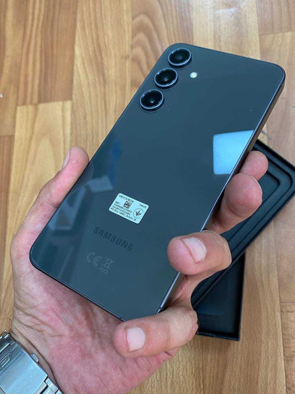 Смартфон Samsung Galaxy S24FE 8/256Gb