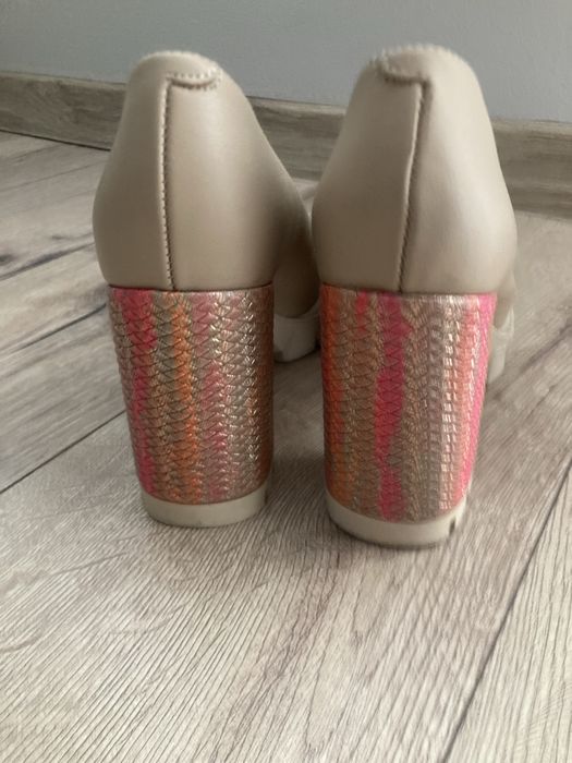 Buty Rusin w kolorze beżowym