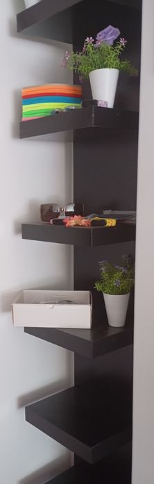 Estante em preto