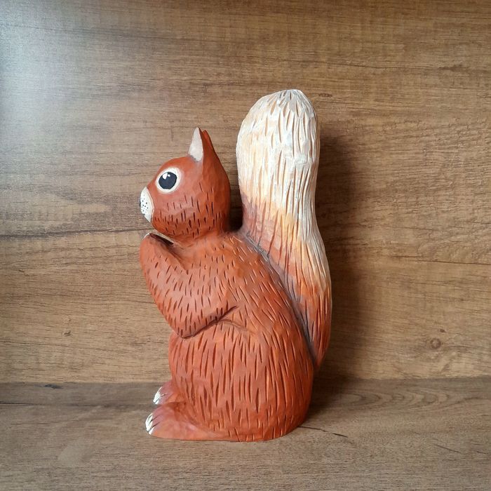Rzeźba wiewiórki z drewna | Drewniana słodka figurka | Rękodzieło