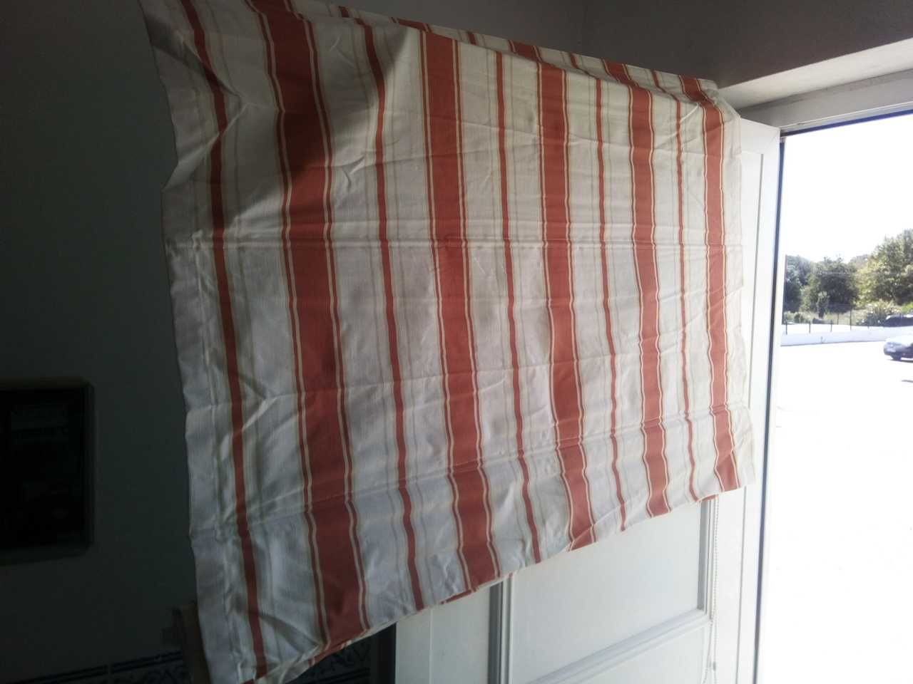 Estores de cortinas dobráveis ​​em tecido.