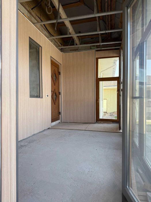 Продам котедж 480м  с.Шпитьки 17 км по Житом. трасі 15с.біля озера