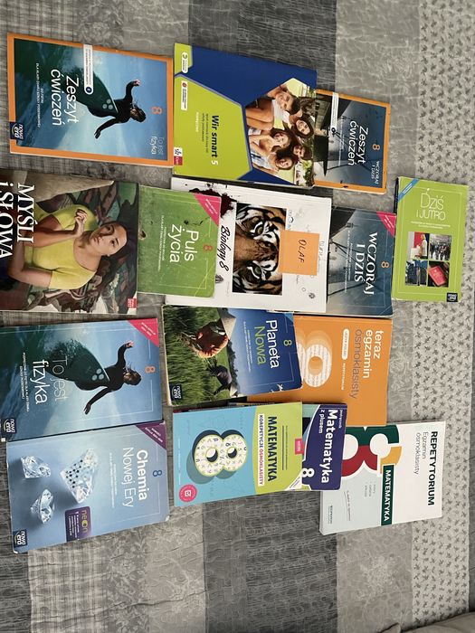 Zestaw podręczników 8 klasa fizyka j.polski  chemia matematyka