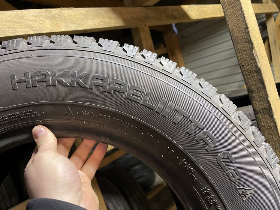 Шини зима як нові 235/65R16c NOKIAN Hakkapeliitta C3 2шт 121 нагрузка