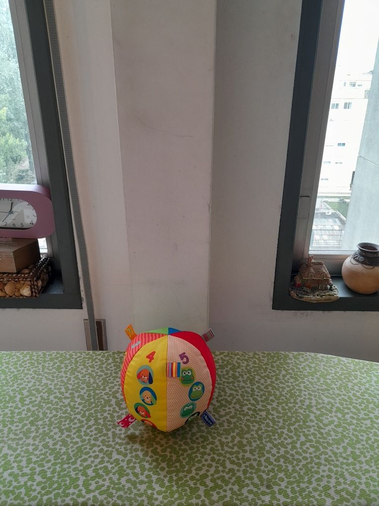 Vendo Bola Musical CHICCO a pilhas para Criança muito bonita como nova