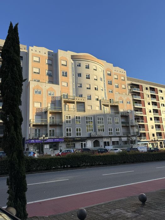 Arrenda se apartamento T3 na zona do shopping