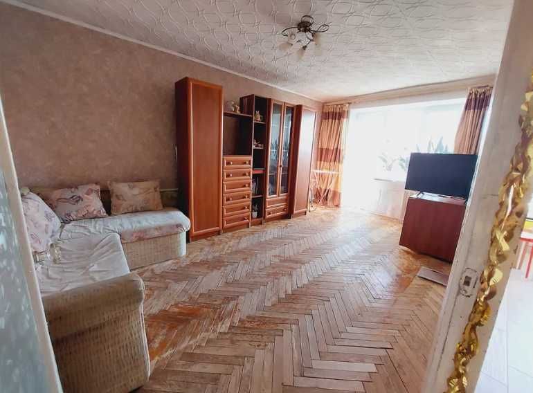 Продаж 1 кім. Тичини, 32 кв.м., 5/5ц, з ремонтом, 44 000$, торг