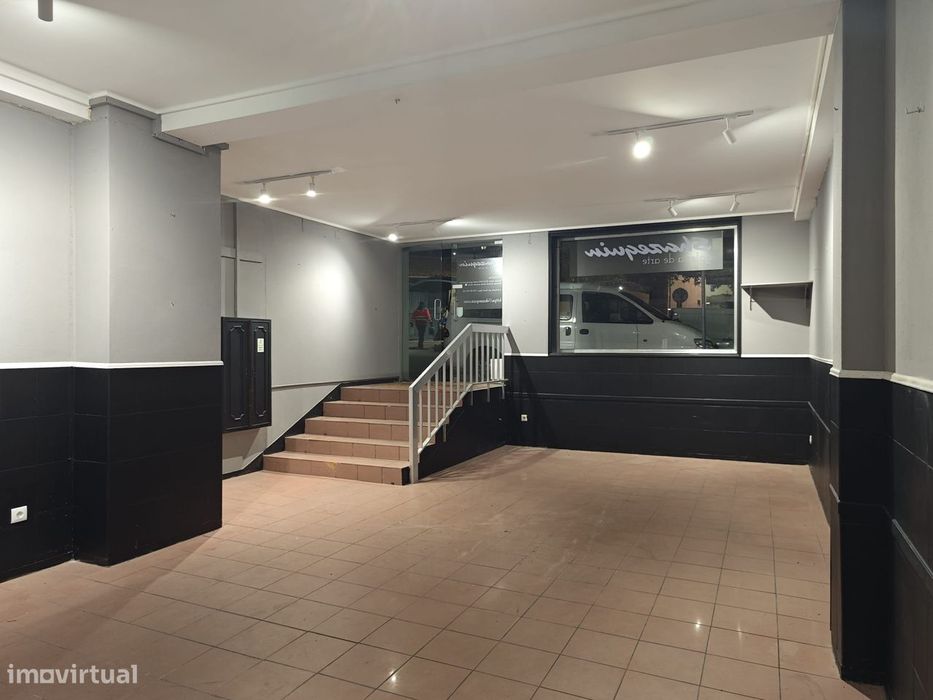 Loja Com Potencial Para Escritórios Ou Habitação