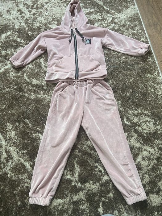 Костюмчик на дівчинку