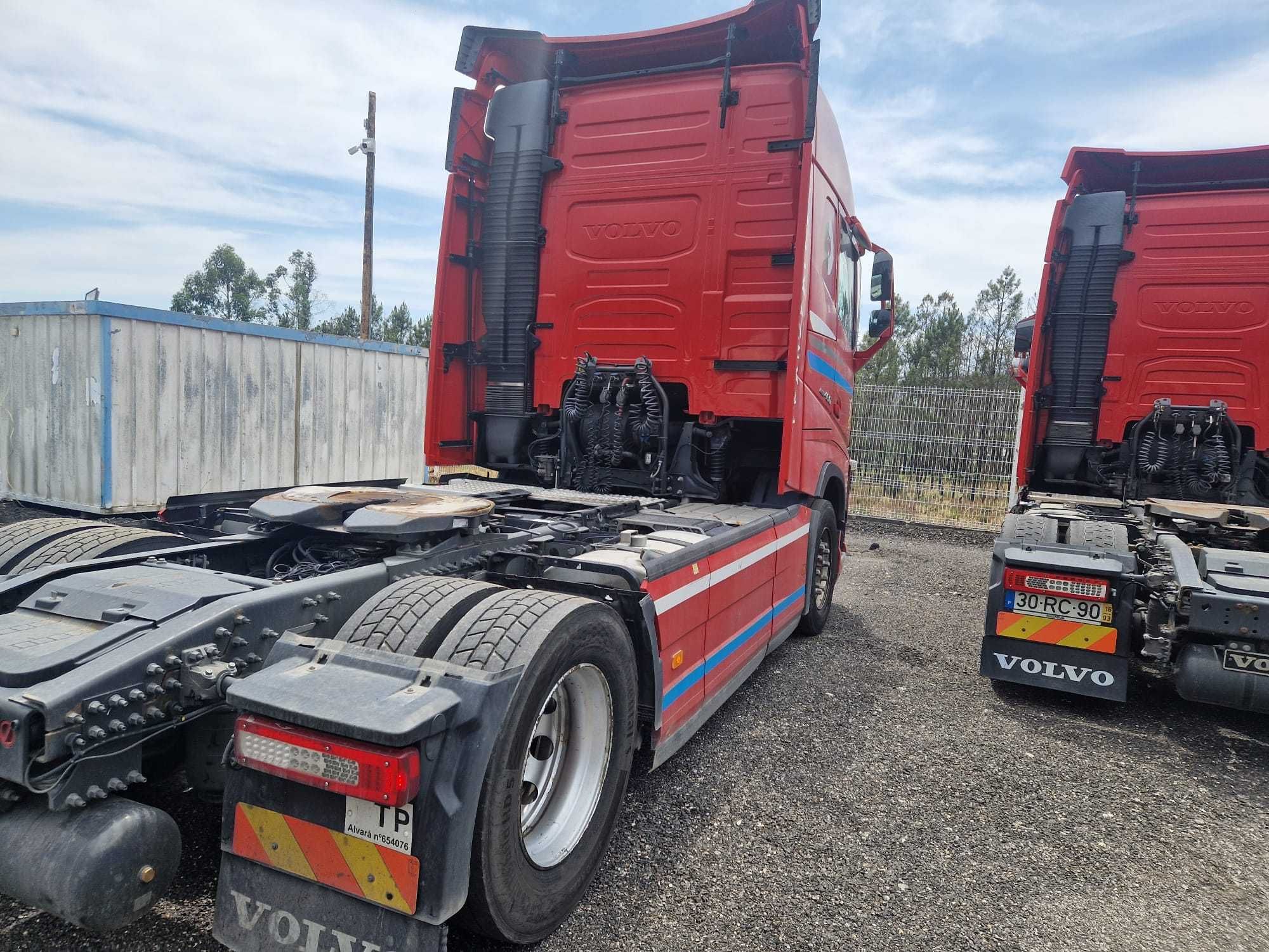 CAMIÃO VOLVO FH 460 com Retarder