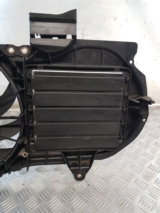 Wentylator Chłodnicy Żaluzja Moduł 8E0121205 Audi A4 B6 2.0Fsi