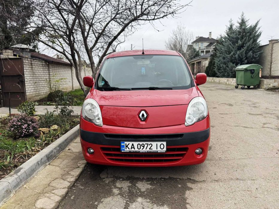 Renault Kangoo заводской пассажир 1.6 газ/бензин 2011 год