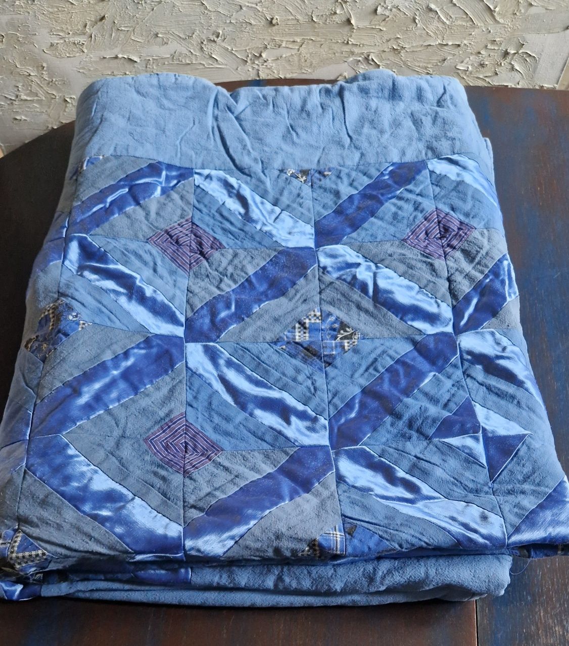 Kołdra patchwork z kawałków tkaniny uszyty ręcznie niebieski 220 x 140