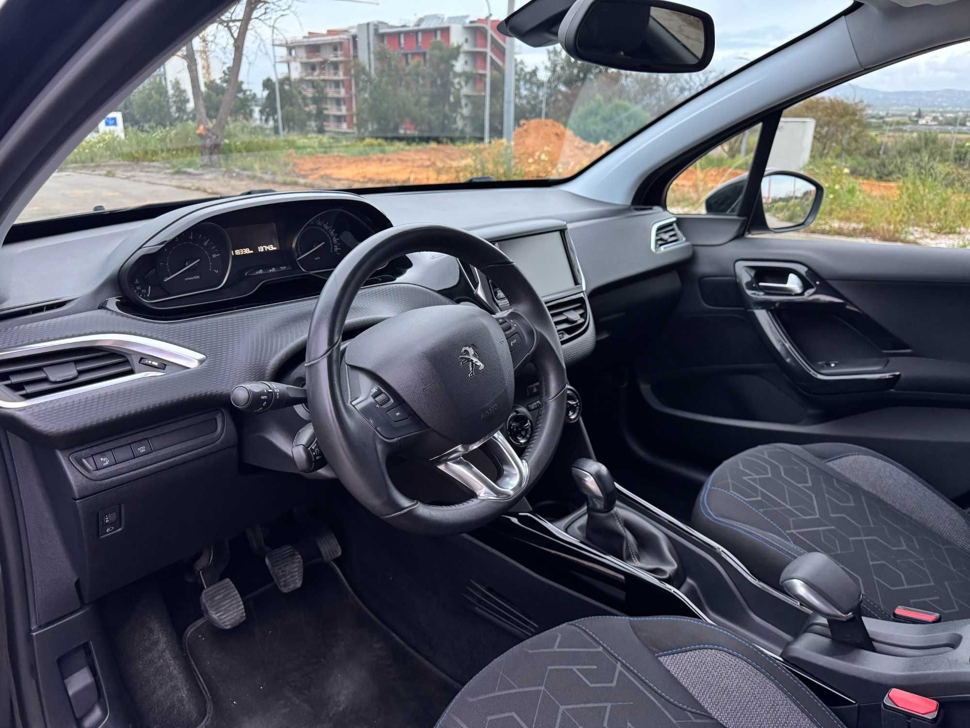 Peugeot 2008 1.2 PureTech Signature