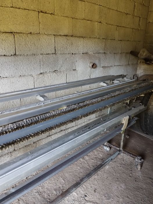 Máquina de atar teias e cavalete