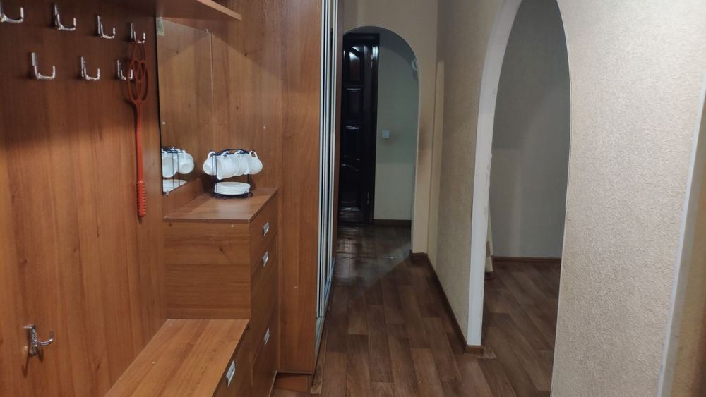 Квартира 3-х кімнатна, меблірована, с битовою технікою