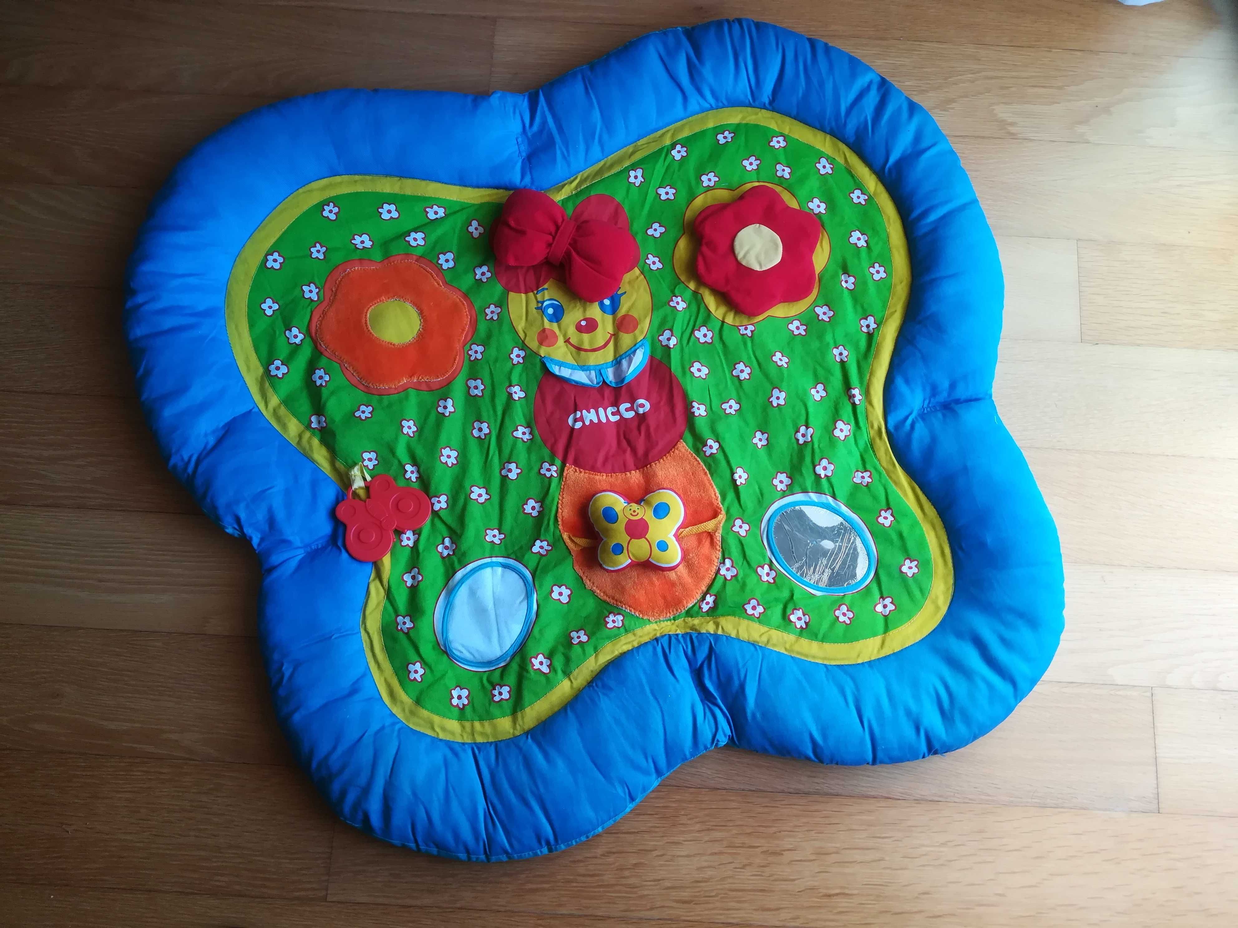 Tapete acolchoado da Chicco para bebé.