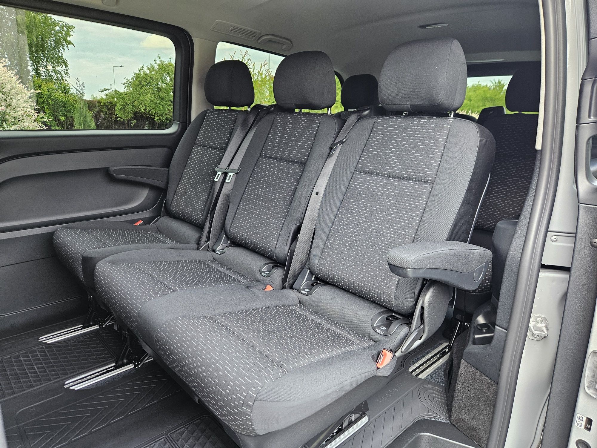 Wynajem wypożyczalnia busa 9 osobowy Mercedes Vito