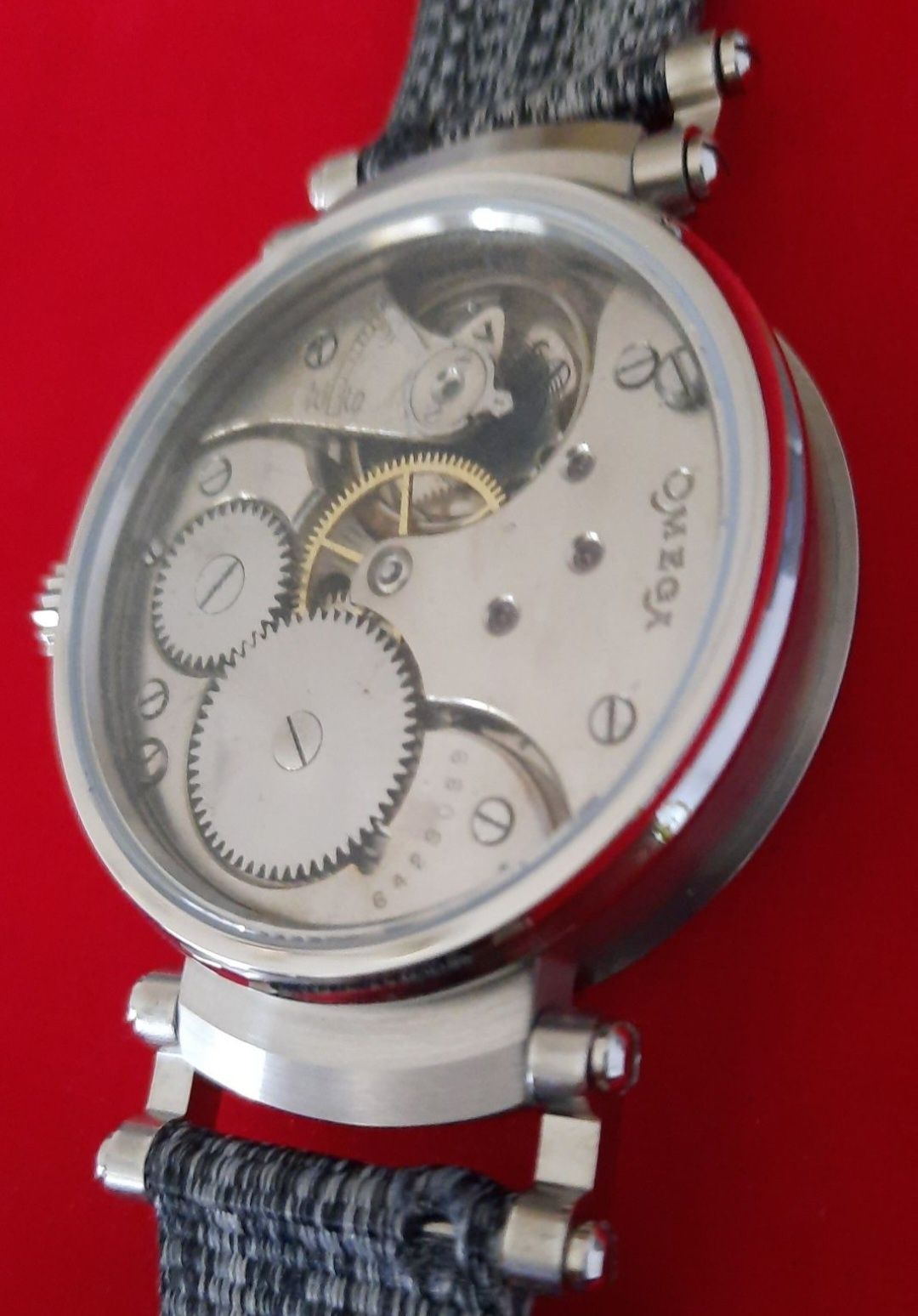 Omego 46mm w przepięknym militernym stylu.