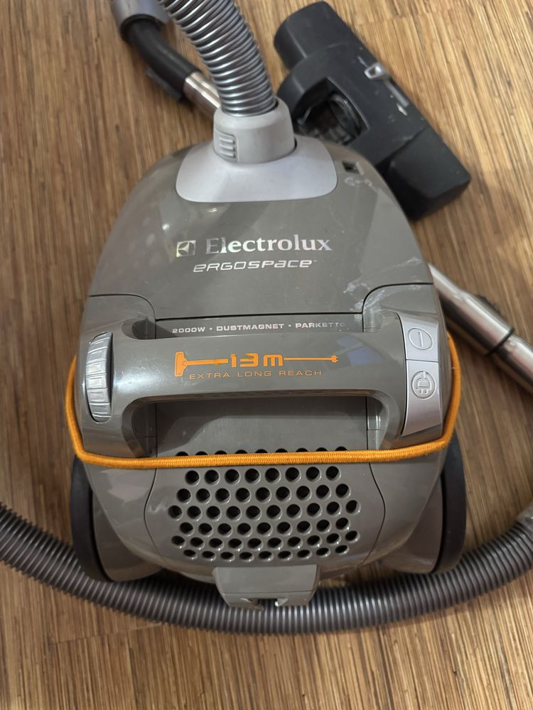 Пилосос electrolux ze330g