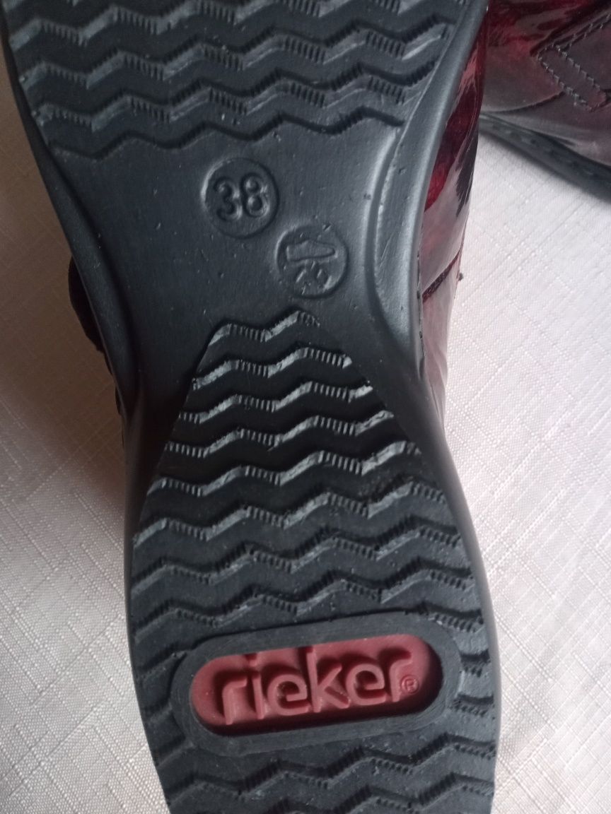 Bordowe buty firmy Rieker, rozm 38