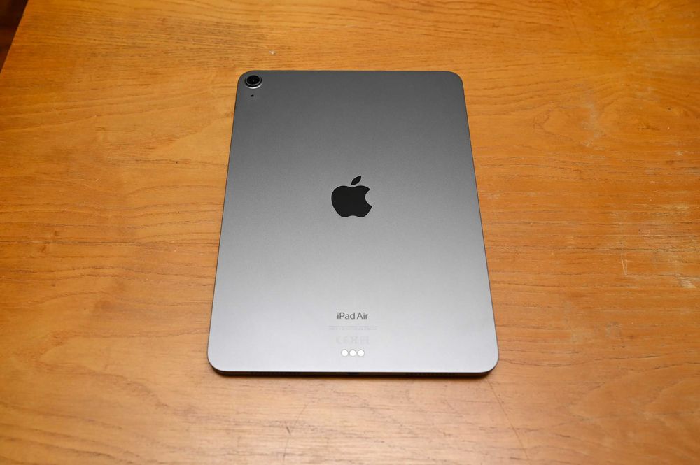 iPad Air 5ª geração M1 256GB c/ Logitech Combo Touch