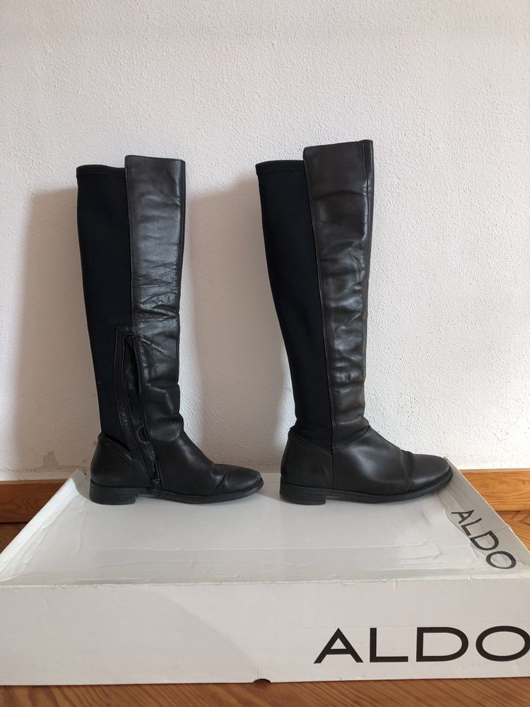 Botas de cano alto com meia elásticas