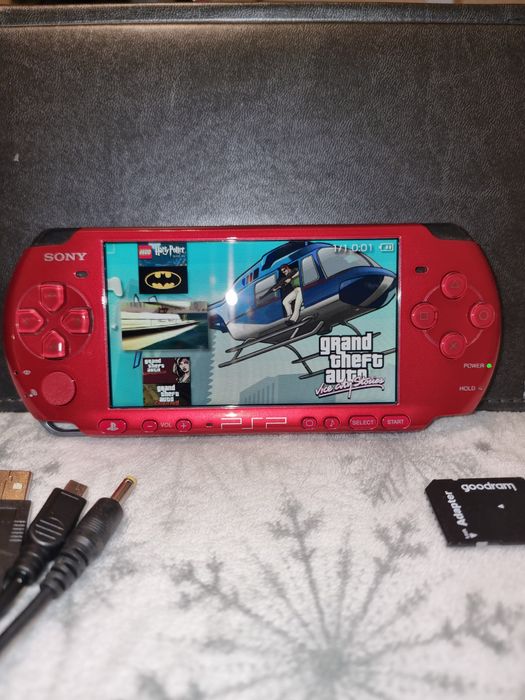 Japońskie PSP 3000 Radiant Red 256 gier czerwona