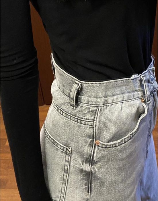 Джинси у сірому кольорі