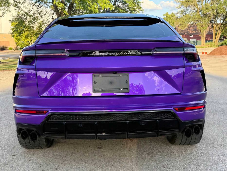 Lamborghini Urus      2022