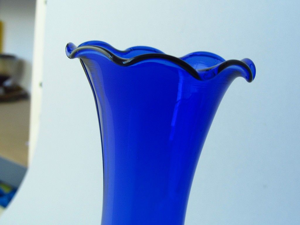 vintage kryształowy kobaltowy wazon na nodze