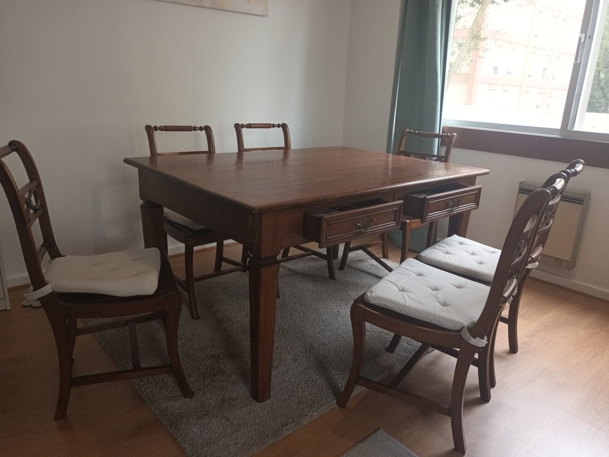Mesa com 6 cadeiras, Madeira de Qualidade