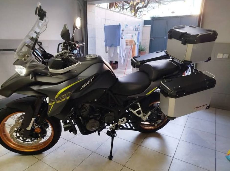 Moto QJ SRT 550 X