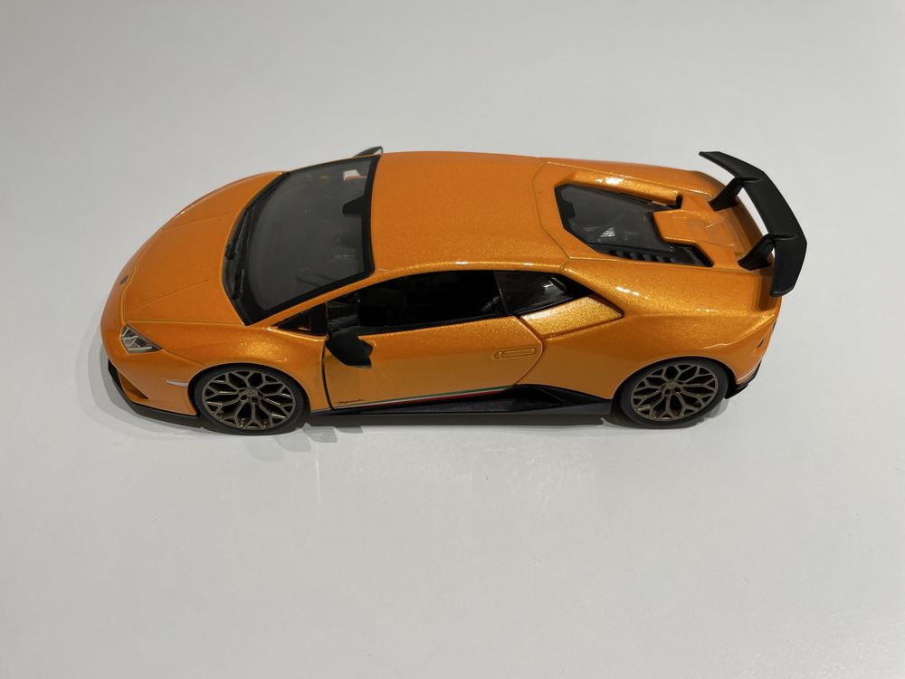 BURAGO 1:24 Lamborghini Huracan Performante PRYWATNA WYPRZEDAŻ POZNAŃ!
