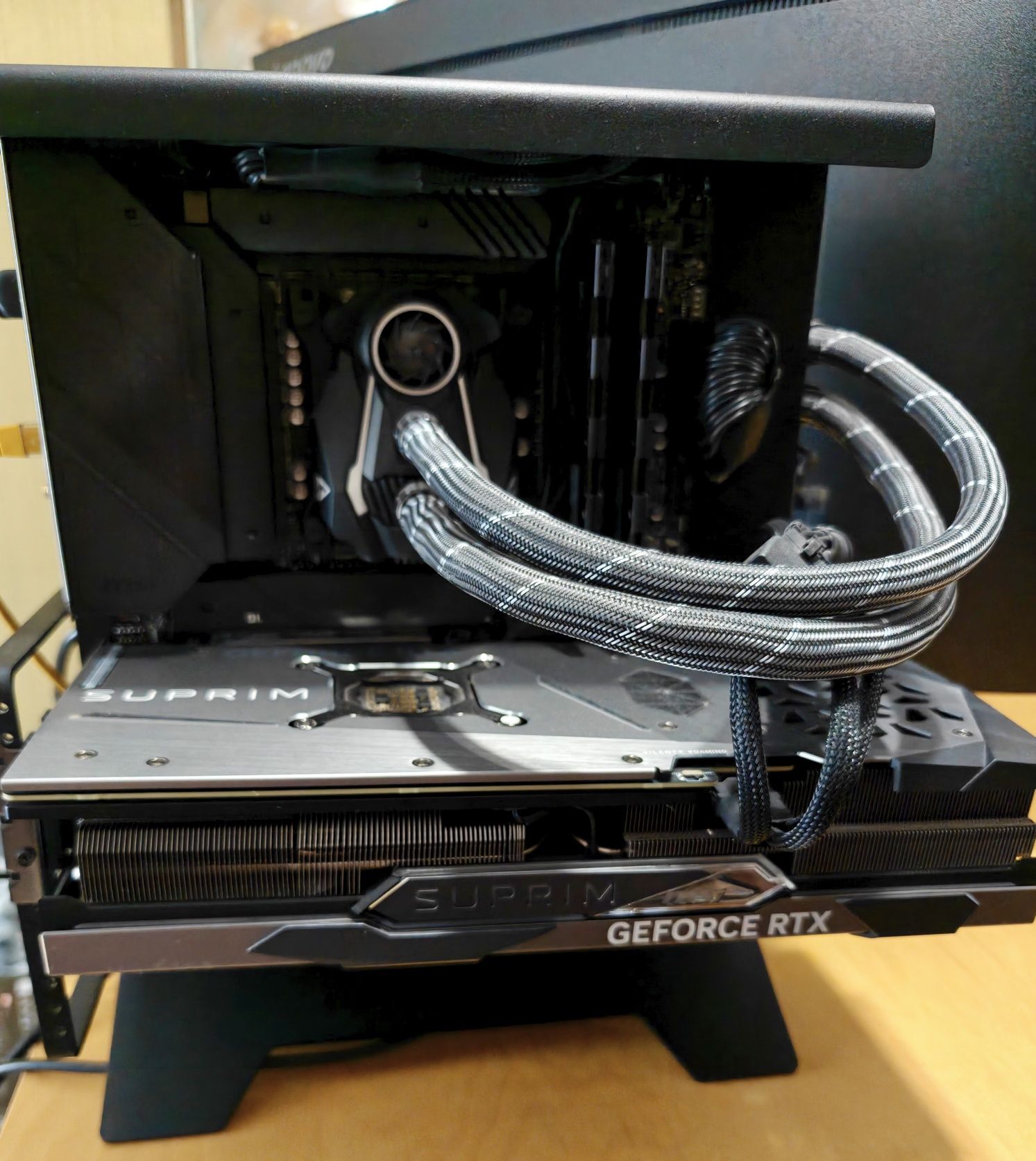 Відеокарта MSI RTX 4070 Ti Suprim