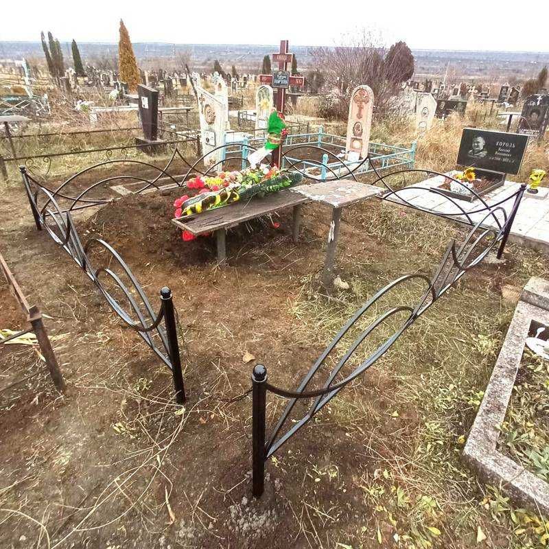 Оградки металлические на могилы от 400 до 2000 грн.