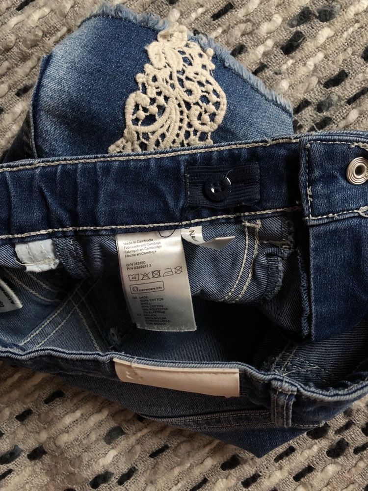 H&M Denim Co spodenki jeansowe hafty 128/8